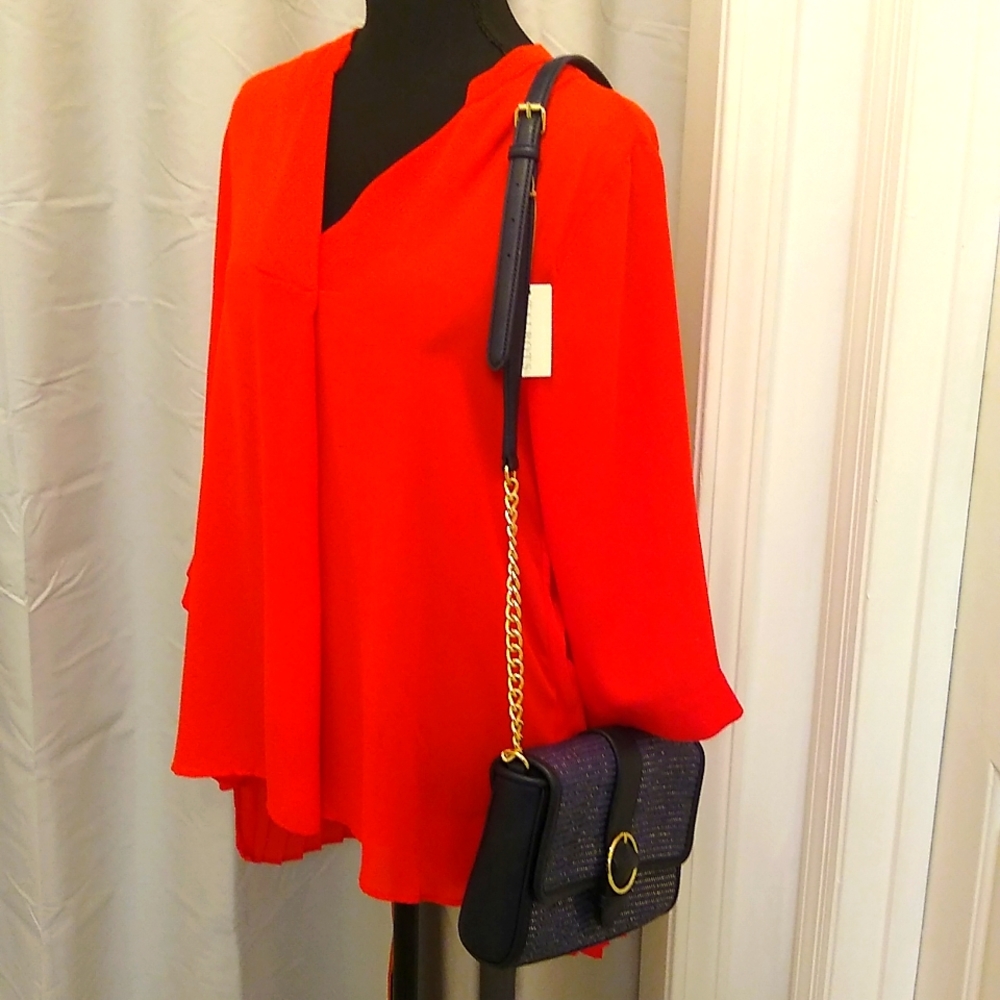 T6 - 👌Women's Red Swing Top - sz Medium
